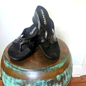 DKNYC black Patton wedge slides 8.5